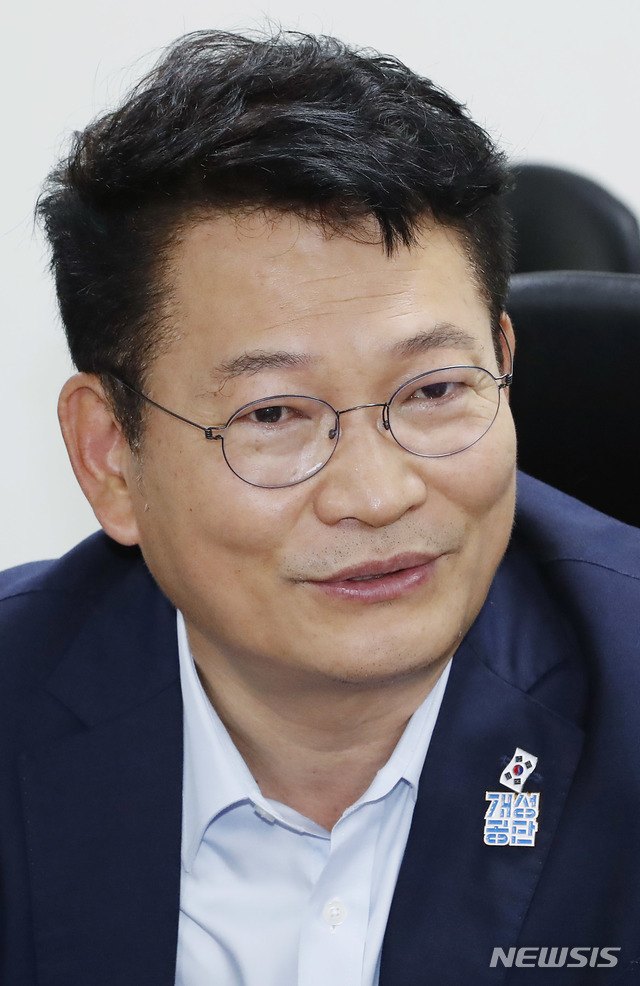 [서울=뉴시스] 최동준 기자 = 송영길 국회 외교통일위원장이 1일 서울 여의도 국회의원회관에서 열린 '한반도 평화와 한미동맹 관계 논의를 위한 조찬 간담회'에서 인사말을 하고 있다. 2020.07.01. photocdj@newsis.com