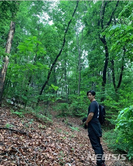 [서울=뉴시스]가수 겸 배우 옥택연. (사진=옥택연 인스타그램 캡처)