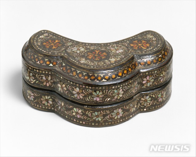 [서울=뉴시스] 메트로폴리탄미술관의 나전대모국당초문삼엽형합.(사진=문화재청 제공) 2020.7.2 photo@newsis.com