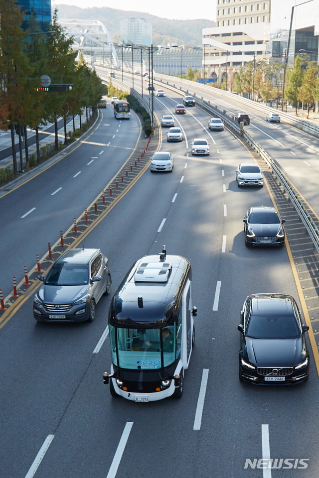 [수원=뉴시스] 경기도 자율주행차 제로셔틀. (사진=경기도 제공)