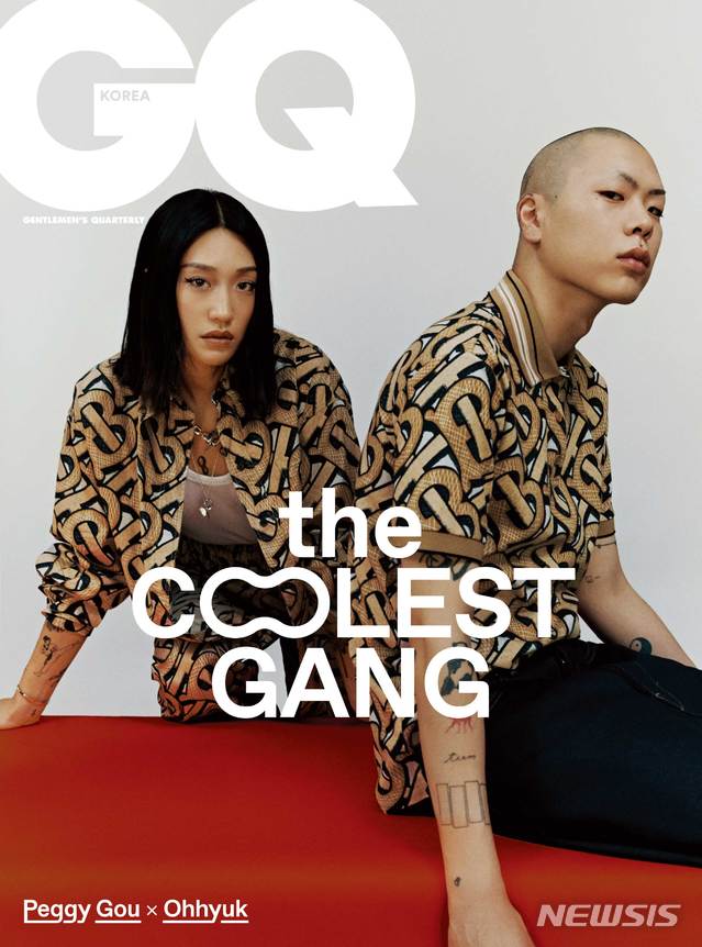 [서울=뉴시스] 남성 매거진 '지큐 코리아'가 뮤지션 오혁과 페기 구의 화보를 공개했다. (사진 = '지큐 코리아' 7월 호) photo@newsis.com 