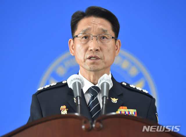[수원=뉴시스] 김종택기자 = 배용주 경기남부지방경찰청장이 2일 오전 경기 수원시 장안구 경기남부지방경찰청에서 이춘재 연쇄살인 사건에 대한 종합 수사결과를 발표하고있다. 2020.07.02. semail3778@naver.com