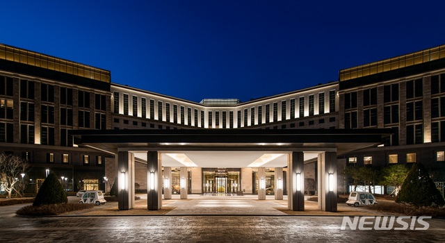 [서울=뉴시스] 인천 파라다이스 시티 호텔. (사진=위메프 제공)