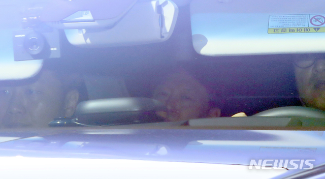 [서울=뉴시스] 전진환 기자 = 윤석열 검찰총장이 3일 오전 서울 서초구 대검찰청으로 출근하고 있다. 2020.07.03.&nbsp;&nbsp; amin2@newsis.com 