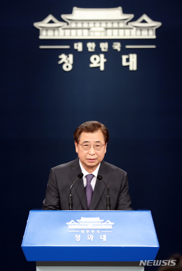 [서울=뉴시스]박영태 기자 = 국가안보실장에 내정된 서훈 국정원장이 3일 오후 청와대 대브리핑룸에서 이임사를 하고 있다. 2020.07.03.since1999@newsis.com