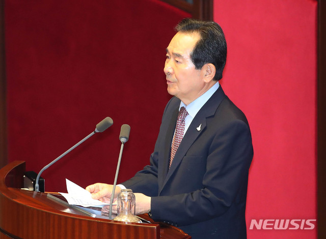 [서울=뉴시스] 장세영 기자 = 정세균 국무총리가 3일 서울 여의도 국회 본회의에서 3차 추가경정예산안이 통과된 뒤 인사말을 하고 있다. 2020.07.03.&nbsp; photothink@newsis.com