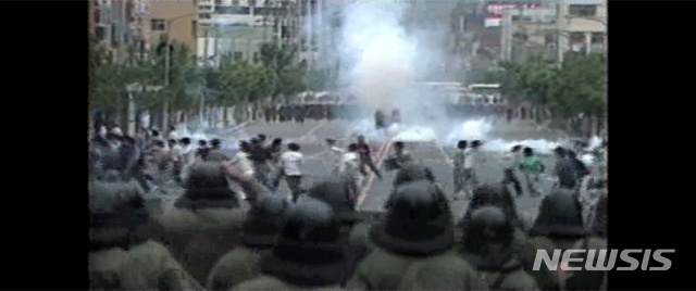 [서울=뉴시스]영화 '광주비디오: 사라진 4시간' 스틸. (사진=인디플러그 제공)