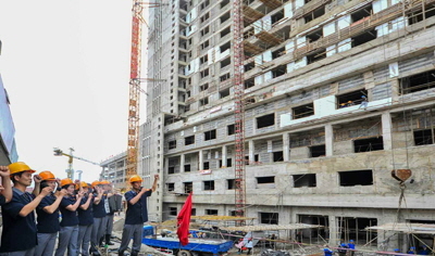 [서울=뉴시스] 지난 2일 평양종합병원 건립 현장. 2020.07.05. (사진=노동신문 캡처)