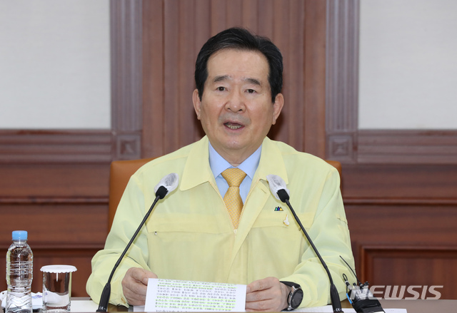 [서울=뉴시스] 고승민 기자 = 정세균 국무총리가 5일 정부서울청사에서 열린 코로나19 중앙재난안전대책본부(중대본) 회의를 주재하고 있다. 2020.07.05.kkssmm99@newsis.com