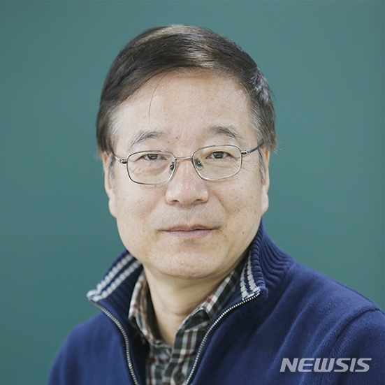 [포항=뉴시스] 강진구 기자 = 포스텍(총장 김무환)은 수학과 김현광(사진) 교수가 '2020년 대한수학회 봄 연구발표회'에서 교육상을 수상했다고 6일 밝혔다.(사진=포스텍 제공) 2020.07.06. photo@newsis.com