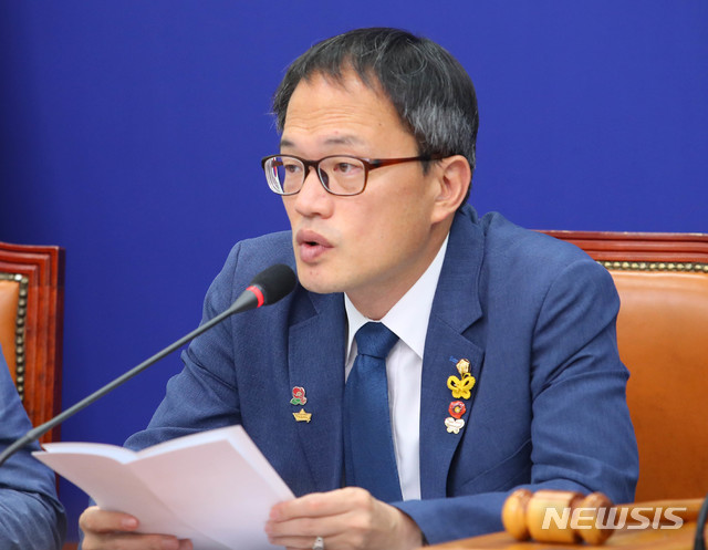 [서울=뉴시스] 장세영 기자 = 박주민 더불어민주당 최고위원이 6일 서울 여의도 국회에서 열린 더불어민주당 최고위원회의에 참석해 현안관련 발언을 하고 있다. 2020.07.06. photothink@newsis.com