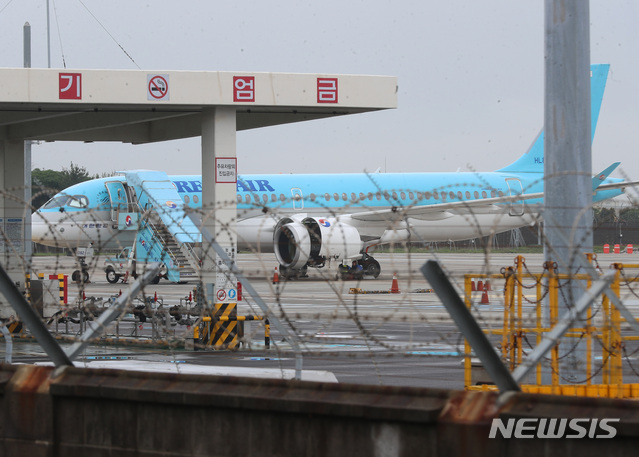 [제주=뉴시스]우장호 기자 = 제주국제공항 내 대한항공 항공기 모습. 이 사진은 기사와 직접적인 관련이 없습니다. (사진=뉴시스DB) woo1223@newsis.com