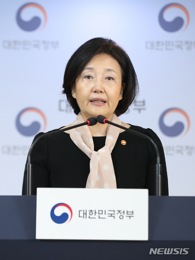 [서울=뉴시스] 이윤청 기자 = 박영선 중소벤처기업부 장관이 6일 서울 종로구 정부서울청사에서 3차 규제자유특구 신규 지정 관련 브리핑을 하고 있다. 2020.07.06.&nbsp; radiohead@newsis.com