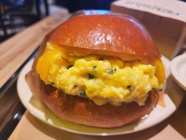 "단짠단짠 살찌우는 맛"···에그슬럿, 제2의 쉑쉑버거 될까