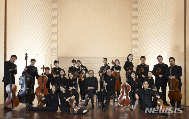 [서울=뉴시스]코리안챔버오케스트라(KCO)(사진=세종문화회관 제공)2020.12.31 photo@newsis.com