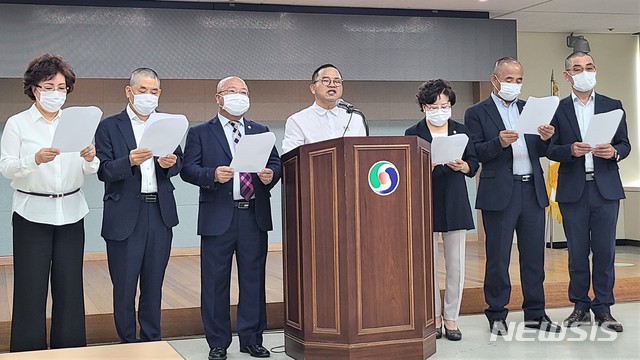 의장단 구성 항의하는 국민의힘 충주시의원들.(사진=뉴시스DB)