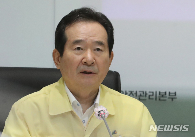 [서울=뉴시스]김명원 기자 = 정세균 국무총리가 8일 오전 서울 종로구 정부서울청사에서 열린 코로나19 중앙재난안전대책본부(중대본) 회의에 참석해 발언하고 있다. 2020.07.08. kmx1105@newsis.com