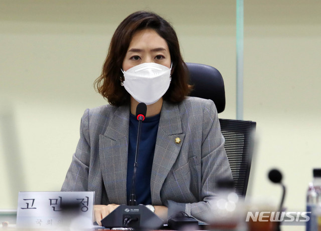 [서울=뉴시스] 장세영 기자 = 고민정 더불어민주당 의원이 8일 서울 여의도 국회 의원회관에서 열린 아동학대 방지를 위한 입법 간담회에 참석해 현안관련 발언을 하고 있다. 2020.07.08.&nbsp; photothink@newsis.com