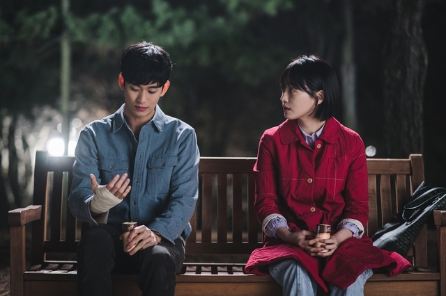 [서울=뉴시스] tvN 주말극 '사이코지만 괜찮아' 속 김수현, 박규영 (사진 = tvN) 2020.07.09. photo@newsis.com