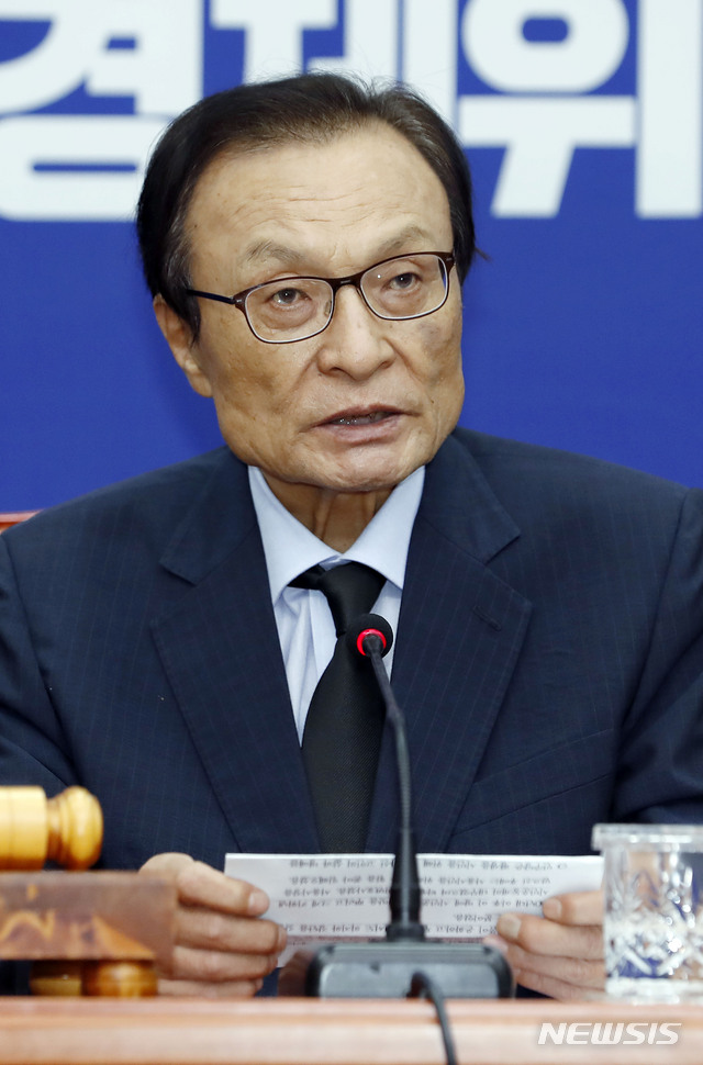 [서울=뉴시스] 최동준 기자 = 이해찬 더불어민주당 대표가 10일 서울 여의도 국회에서 열린 최고위원회의에서 박원순 서울시장 애도를 표하고 있다. 2020.07.10. photocdj@newsis.com