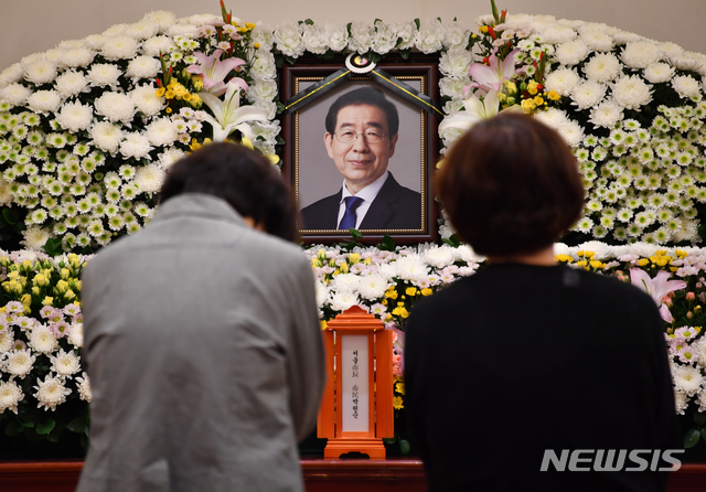 [서울=뉴시스]10일 오전 서울 종로구 서울대병원 장례식장에 고 박원순 서울시장 빈소가 마련돼 있다. (사진=서울시 제공) 2020.07.10. photo@newsis.com