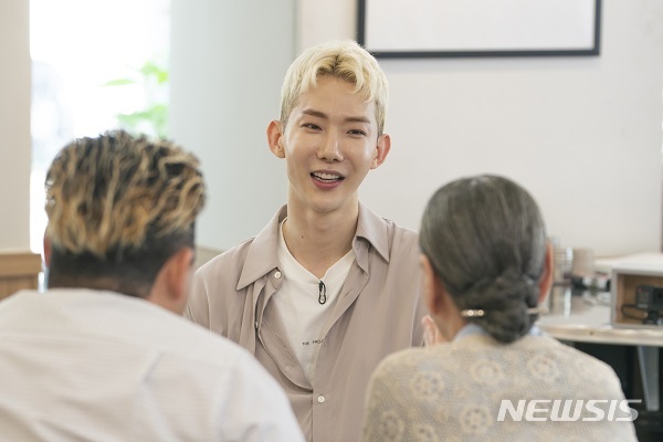 [서울=뉴시스]SBS플러스 예능 '밥은 먹고 다니냐'에 출연한 조권. (사진=SBS플러스 제공)