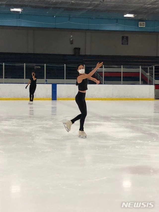 [서울=뉴시스] 유영이 미국 콜로라도주 스프링스의 브로드무어 아레나에서 훈련을 하고 있다. (사진 = 대홍기획 제공)