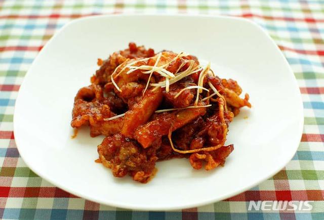 [세종=뉴시스] 인삼닭고기강정(사진=농촌진흥청)