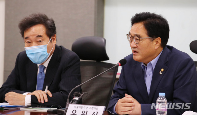 [서울=뉴시스] 장세영 기자 = 우원식 더불어민주당 의원이 14일 서울 여의도 국회 의원회관에서 열린 그린뉴딜 금융지원 특별법 제정 전문가 토론회에 참석해 축사를 하고 있다. 2020.07.14.&nbsp; photothink@newsis.com