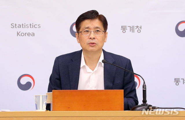 [세종=뉴시스]강종민 기자 = 정동명 통계청 사회통계국장. 2020.07.15.&nbsp; ppkjm@newsis.com