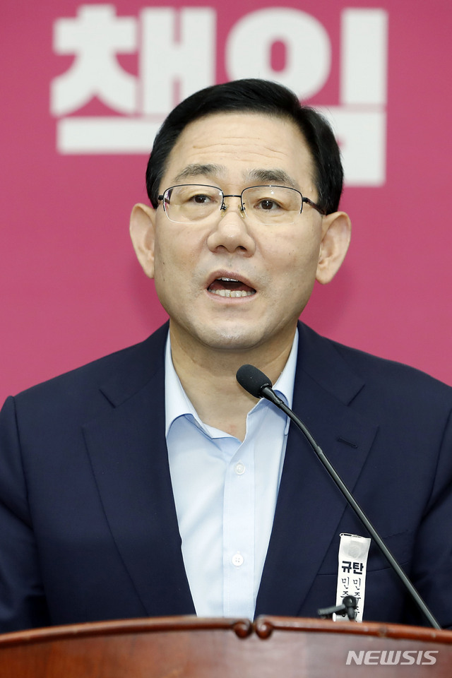 [서울=뉴시스] 최동준 기자 = 주호영 미래통합당 원내대표가 15일 서울 여의도 국회에서 열린 의원총회에서 발언하고 있다. 2020.07.15.&nbsp; photocdj@newsis.com