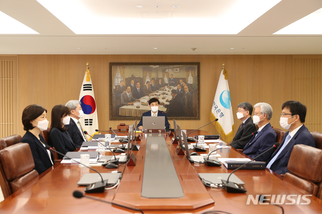 [서울=뉴시스] 16일 오전 서울 중구 한국은행에서 금융통화위원회 본회의가 열렸다. (사진=한국은행 제공) 2020.07.16. photo@newsis.com