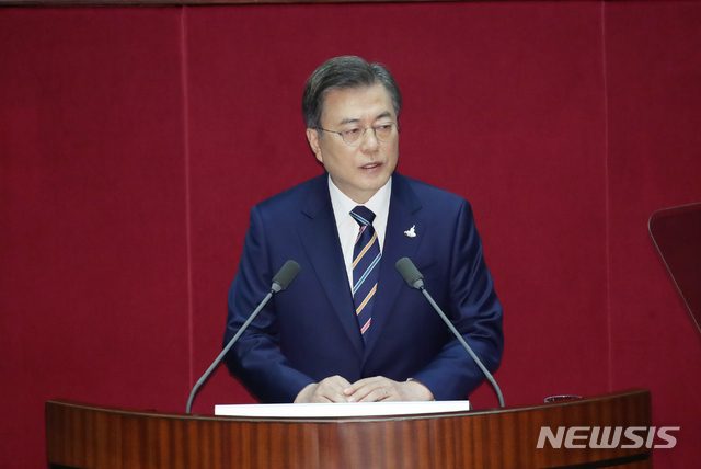 [서울=뉴시스]박영태 기자 = 문재인 대통령이 16일 서울 여의도 국회에서 열린 제21대 국회 개원식에 참석해 개원 축하 연설을 하고 있다. 2020.07.16. since1999@newsis.com