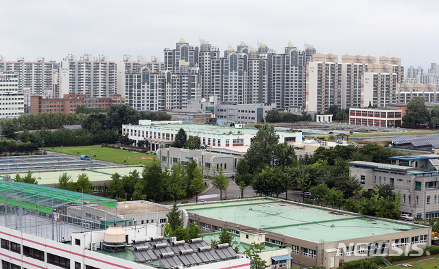 [인천=뉴시스] 이종철 기자 = 인천 부평정수장에서도 유충 추정 물체가 발견된 가운데 20일 오후 인천시 부평구 부평정수사업소가 적막한 모습을 보이고 있다. 2020.07.20.&nbsp; jc4321@newsis.com