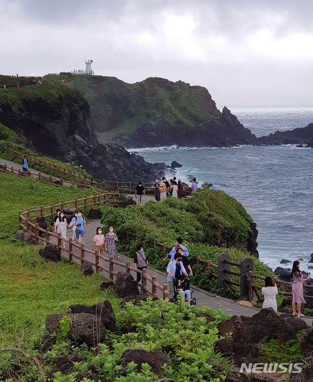 제주 서귀포시 성산읍 섭지코지. 제주 방언으로 좁은 땅이라는 뜻의 '섭지'에 곶이라는 뜻의 '코지'가 합쳐진 말이다. 