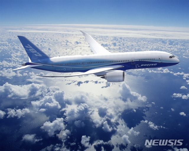 [서울=뉴시스]미국 항공기제조업체 보잉의 장거리 주력 기종 787 드림라이너. 2020.09.09