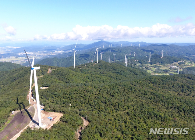 [서울=뉴시스]경주 풍력발전사업 전경(사진 = 업체 제공)
