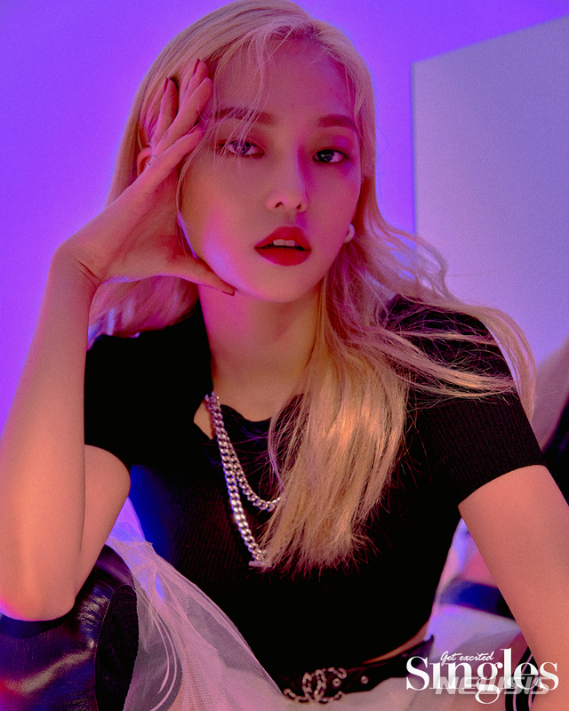 [서울=뉴시스] 그룹 씨엘씨(CLC) 장예은. (사진 = 매거진 '싱글즈' 8월호) photo@newsis.com