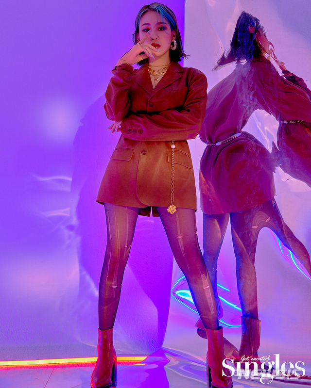 [서울=뉴시스] 가수 제이미. (사진 = 매거진 '싱글즈' 8월호) photo@newsis.com