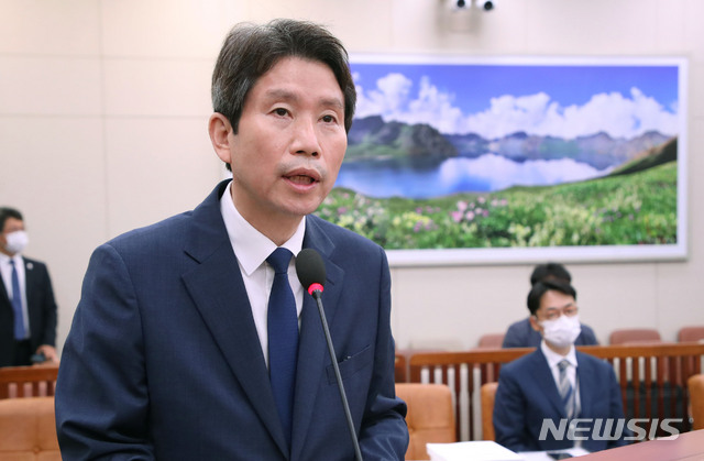 [서울=뉴시스] 김진아 기자 = 이인영 통일부 장관 후보자가 23일 서울 여의도 국회에서 열린 외교통일위원회의 국무위원후보자 인사청문회에서 발언을 하고 있다. 2020.07.23.&nbsp; bluesoda@newsis.com