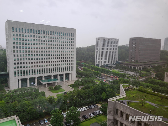 [서울=뉴시스] 사진공동취재단 = 23일 대검찰청과 서울중앙지검의 모습이 보이고 있다. 2020.07.23.&nbsp; photo@newsis.com