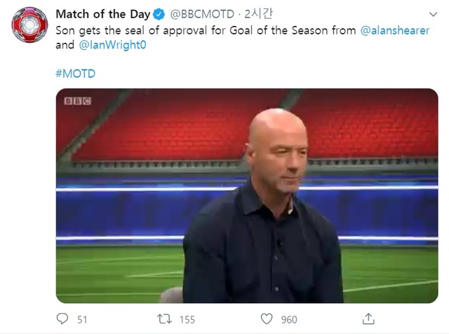 [서울=뉴시스] 잉글랜드 축구 전설 앨런 시어러가 영국 공영방송 BBC의 축구전문 프로그램 MOTD 시즌 결산 프로그램에 출연해 손흥민(28·토트넘)의 번리전 70m 원더골을 올 시즌 최고의 골로 선정했다. (캡처=BBC MOTD 소셜미디어)