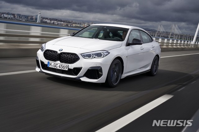 [서울=뉴시스]M235i x드라이브 그란쿠페 BMW코리아 25주년 M 퍼포먼스 에디션. 2020.07.22. (사진=BMW코리아 제공)