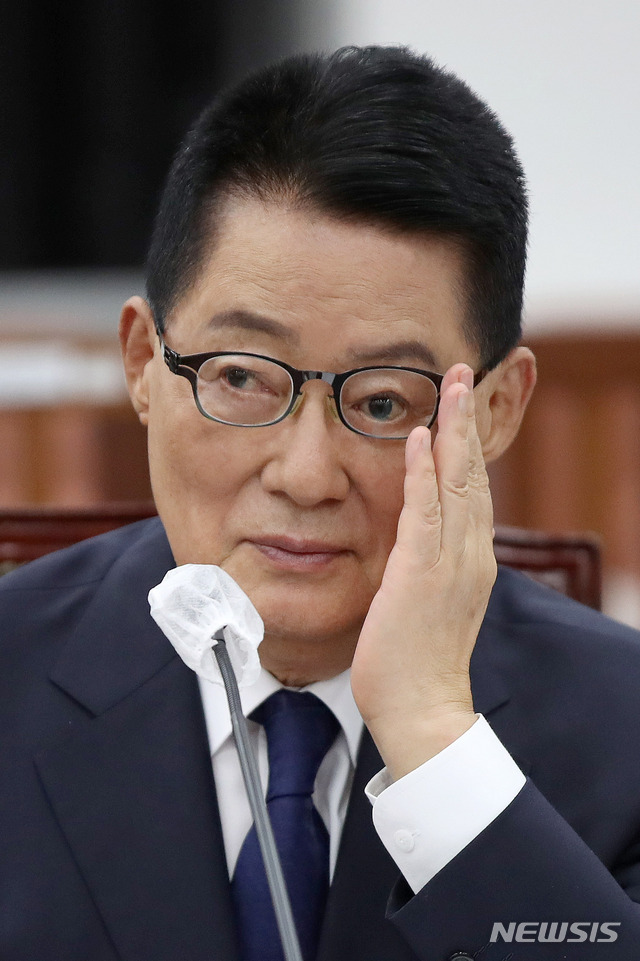 [서울=뉴시스]김선웅 기자 = 박지원 국가정보원장 후보자가 27일 오후 서울 여의도 국회에서 열린 비공개 인사청문회에 참석하고 있다. 2020.07.27.&nbsp; mangusta@newsis.com