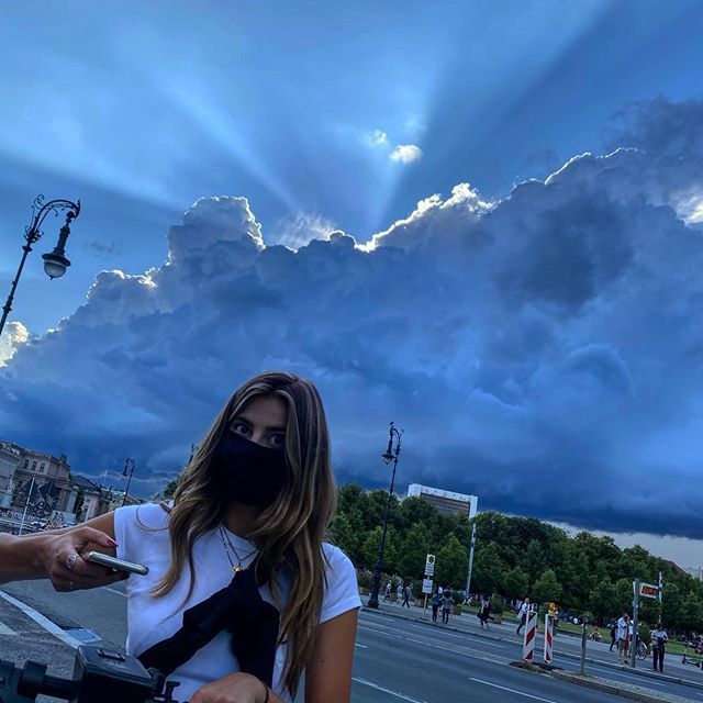 [서울=뉴시스] 할리우드 배우 톰 홀랜드가 그의 연인 나디아 파크스 사진을 공개했다. (사진 = 톰 홀랜드 인스타그램) 2020.07.28. photo@newsis.com