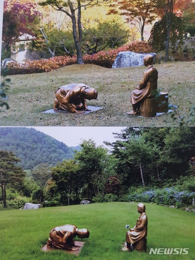 [서울=뉴시스]추상철 기자 = 소녀상 앞에 무릎 꿇고 속죄하는 남성의 모습이 담긴 '영원한 속죄' 조형물이 강원 평창군 한국자생식물원에 설치됐다. 일본 언론들은 이 조형물 앞 남성이 아베 신조(安倍晋三) 일본 총리라고 보도하고 한일 간 새로운 불씨가 될 것으로 봤다. (사진=한국자생식물원 제공) 2020.07.28.&nbsp; photo@newsis.com 