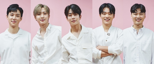 [서울=뉴시스] MBC TV 예능물 '최애 엔터테인먼트'는 29일 장윤정의 '최애 트로트 그룹' 5명 멤버들의 프로필 사진과 촬영 현장을 공개했다. (사진 = MBC) photo@newsis.com