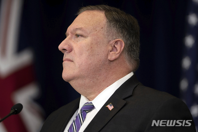 [워싱턴=AP/뉴시스]마이크 폼페이오 미 국무장관이 28일(현지시간) 국무부 청사에서 기자회견을 하는 모습. 2020.07.29. 