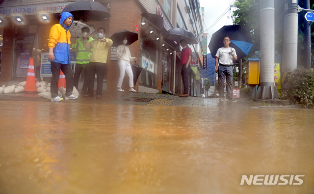 대전 시간당 50㎜ 물폭탄…주택·지하차도 침수 등 피해 속출
