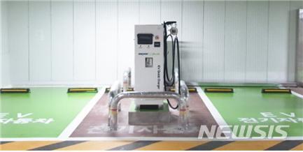 [세종=뉴시스] 서울 노원 북서울시립미술관에 설치된 50kW급 급속충전기. (사진=산업통상자원부 제공)